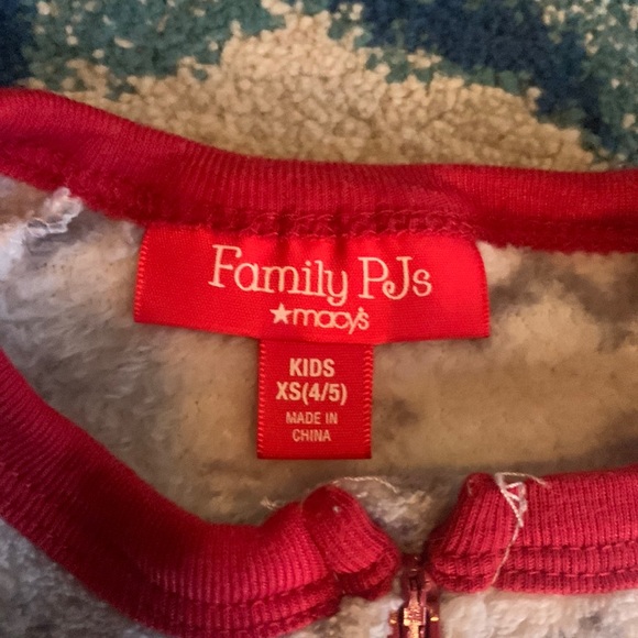 Macy’s Family PJs Kids XS 4/5 - Picture 3 of 6